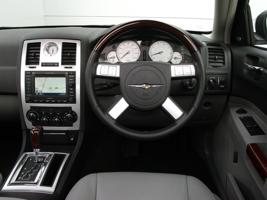 Chrysler 300C 2007 года  (UK) (фото 23 из 24)